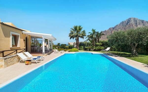 Afrodite: Outdoor, Pool, Summer