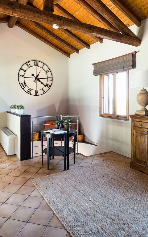 Viagrande: Other Room