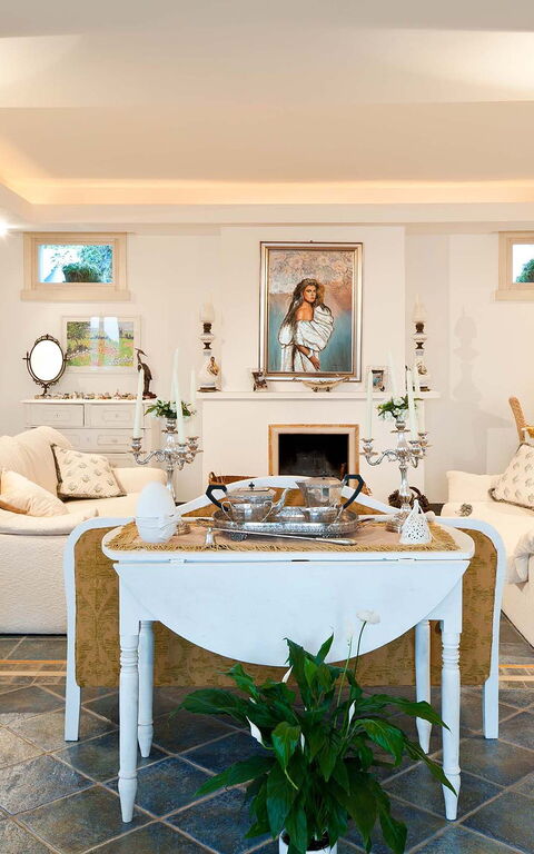 Villa Antares: Dining Room, Living Room