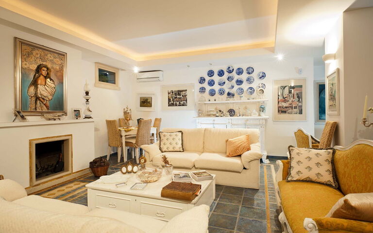 Villa Antares: Dining Room, Living Room