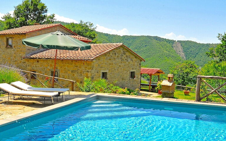 Villa Margherita Uno: Building Exterior, Pool