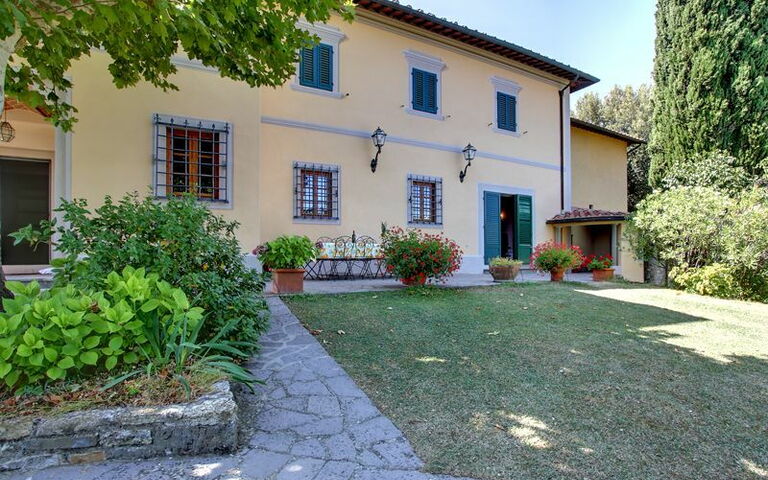 Villa Stolli: Building Exterior, Garden