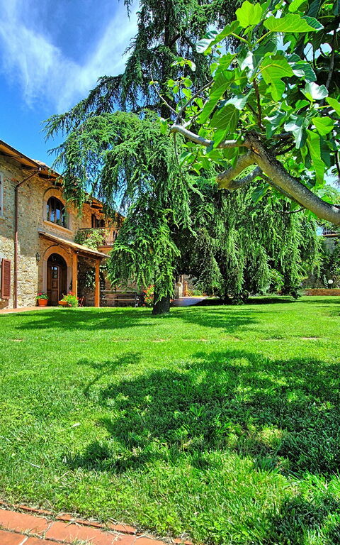 Villa Lorena: Building Exterior, Garden