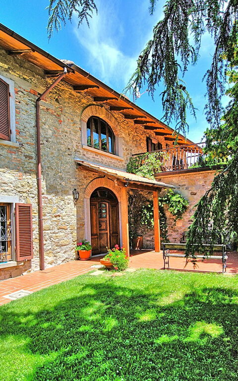 Villa Lorena: Building Exterior, Garden