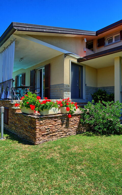 Villa Pratovecchio: Building Exterior, Garden, Outdoor