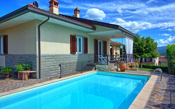 Villa Pratovecchio: Building Exterior, Outdoor, Pool