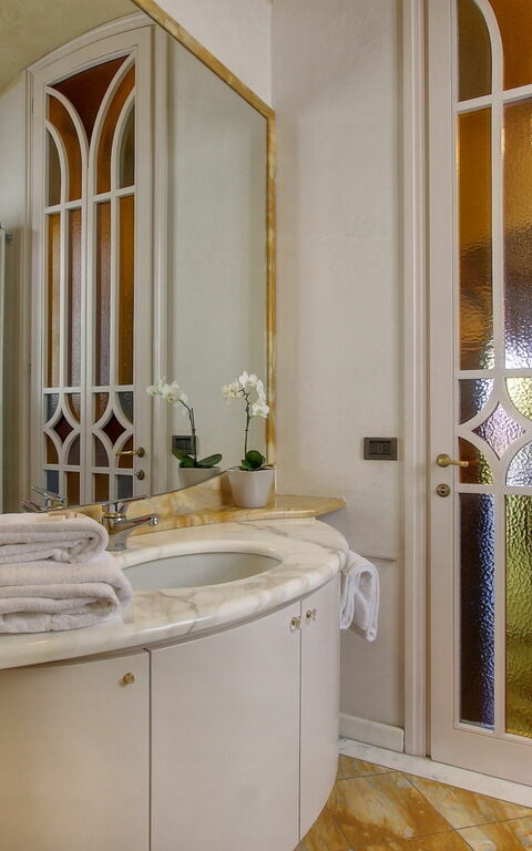Villa Lucolena: Bathroom