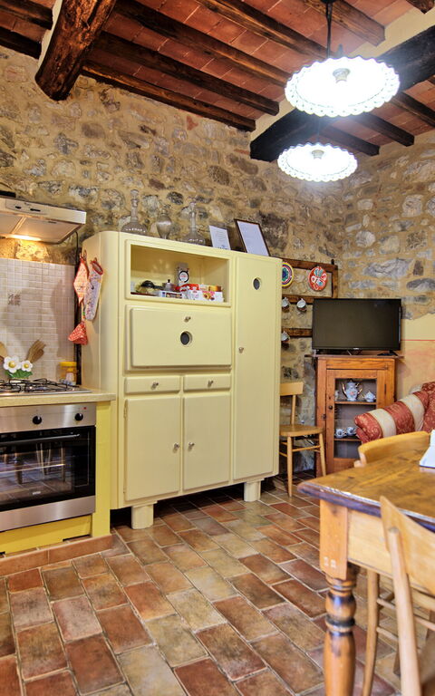 La Ruota: Dining Room, Kitchen