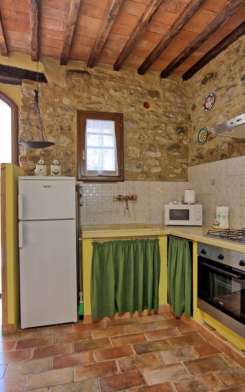 La Ruota: Dining Room, Kitchen