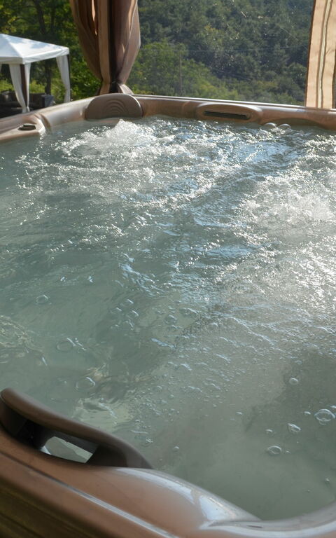 Villa Tenuta Lonciano: Pool, Wellness