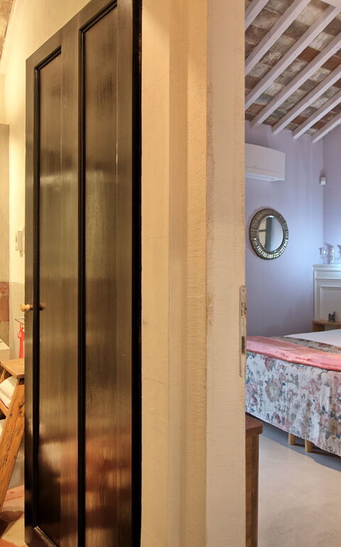 Villa Tenuta Lonciano: Bathroom, Bedroom