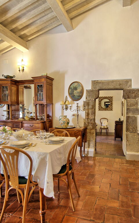 Villa Tenuta Lonciano: Dining Room, Living Room