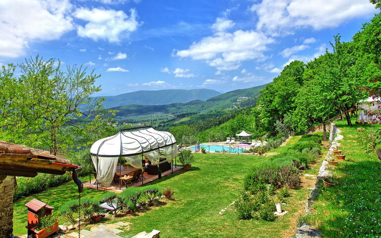 Villa Tenuta Lonciano: Garden, Outdoor, Scenic View, Summer