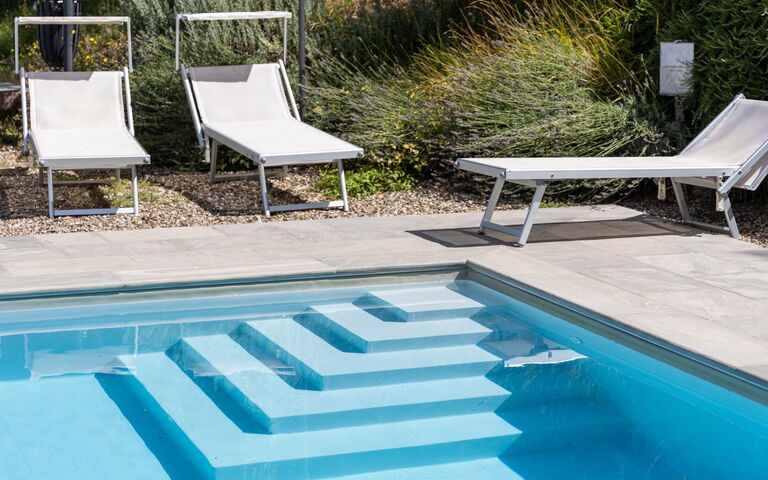 Villa Tenuta Lonciano: Outdoor, Pool