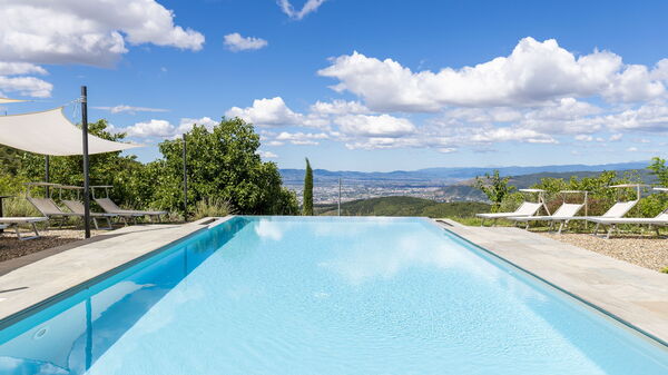 Villa Tenuta Lonciano: Outdoor, Pool, Scenic View