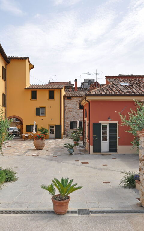 Flavia: Building Exterior