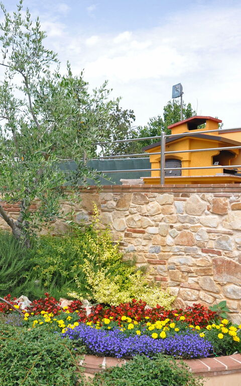 Flavia: Building Exterior