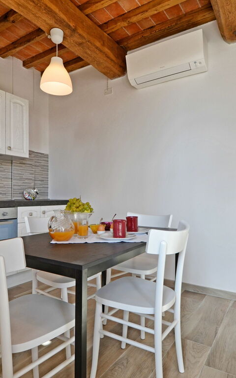 Il Fienile Di Giovanna: Dining Room, Kitchen