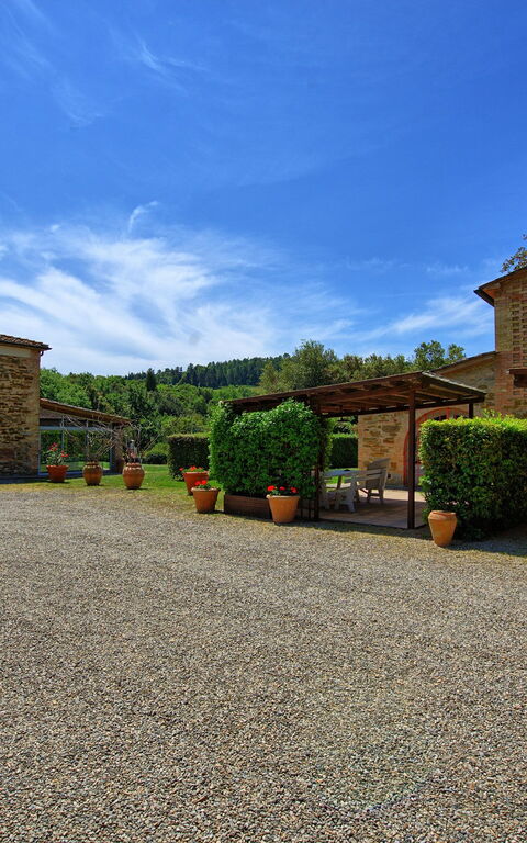 Montaione: Building Exterior