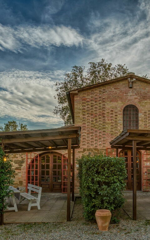 Montaione: Building Exterior