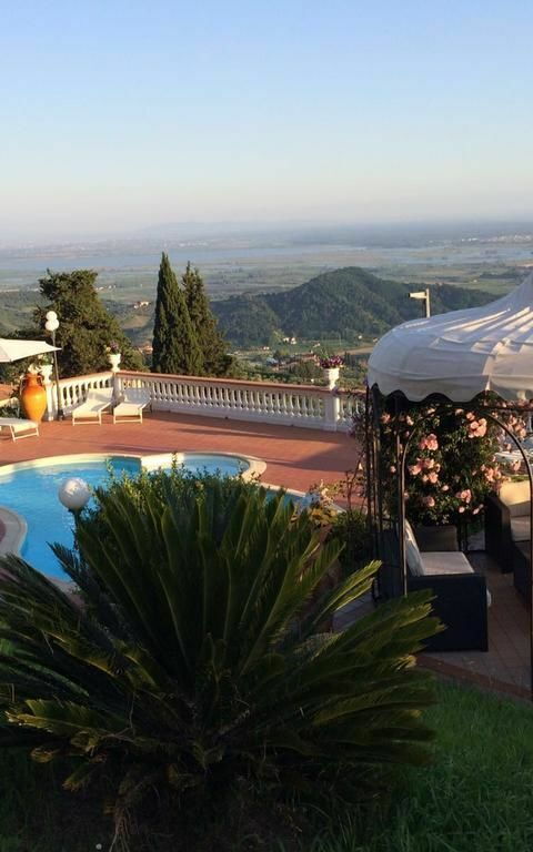 Villa Sophia: Pool, Scenic View