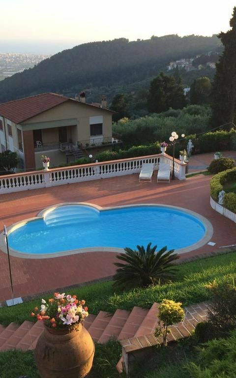 Villa Sophia: Pool, Scenic View