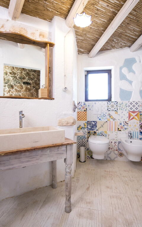 Trullo Torre Suda: Bathroom