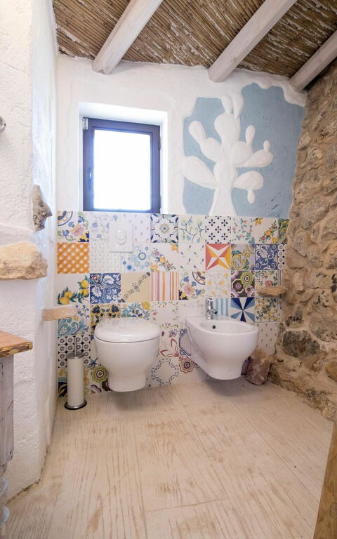 Trullo Torre Suda: Bathroom