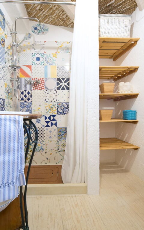 Trullo Torre Suda: Bathroom