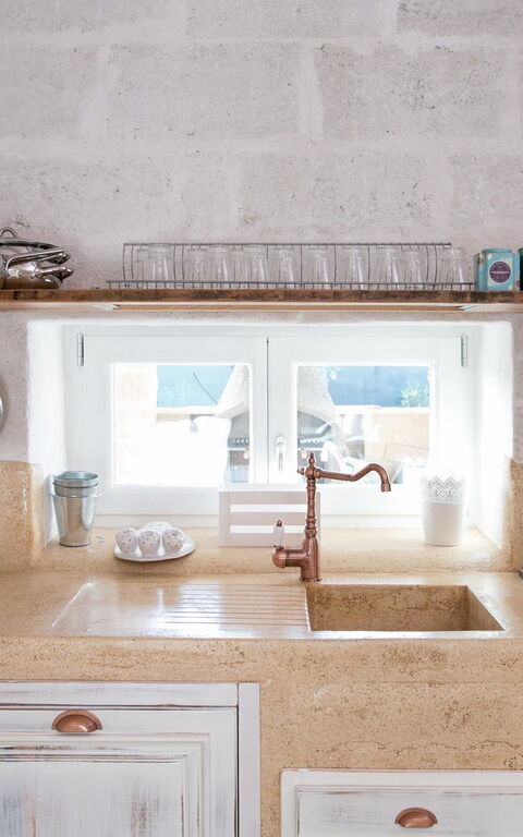 Trullo Torre Suda: Dining Room, Kitchen