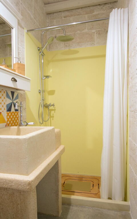 Trullo Torre Suda: Bathroom