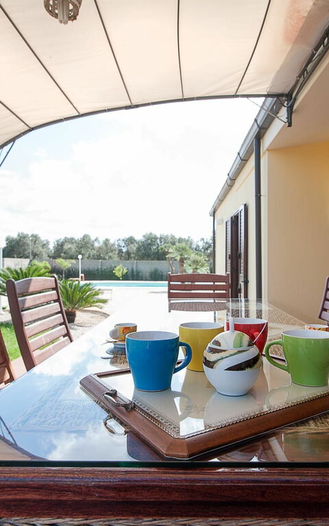 Meadow Luxury Villa: Garden, Outdoor