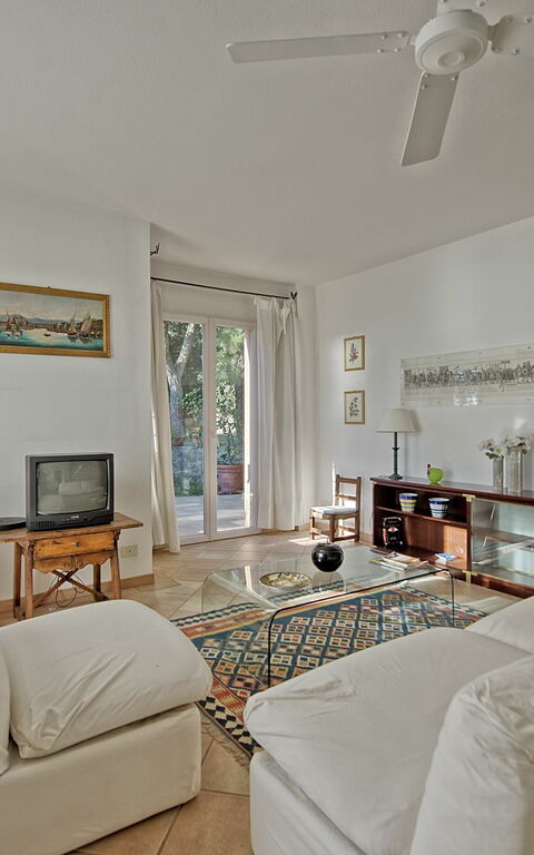 Vista Mare: Dining Room, Living Room