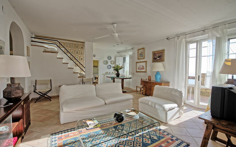 Vista Mare: Dining Room, Living Room