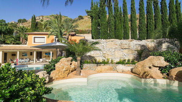 Villa Agorà: Garden, Pool