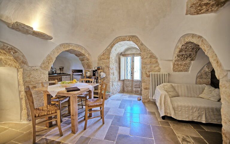 Trullo Pascarosa: Dining Room, Kitchen