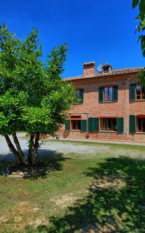 Villa Mario: Building Exterior, Garden