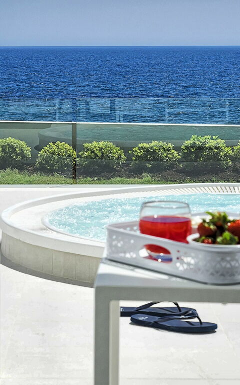 Marisol: Hot Tub, Outdoor