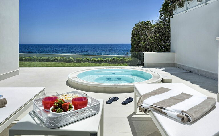 Marisol: Hot Tub, Outdoor