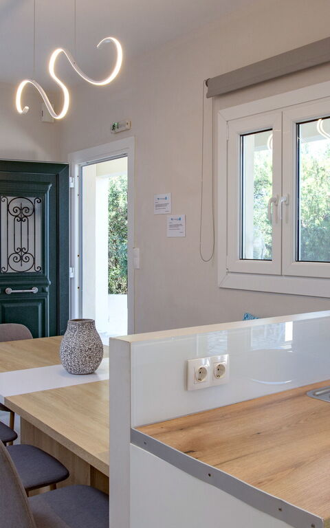 Beachfront Villa Seasun: Dining Room, Kitchen