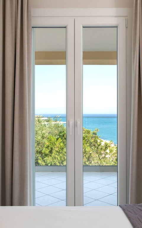 Beachfront Villa Seasun: Bedroom