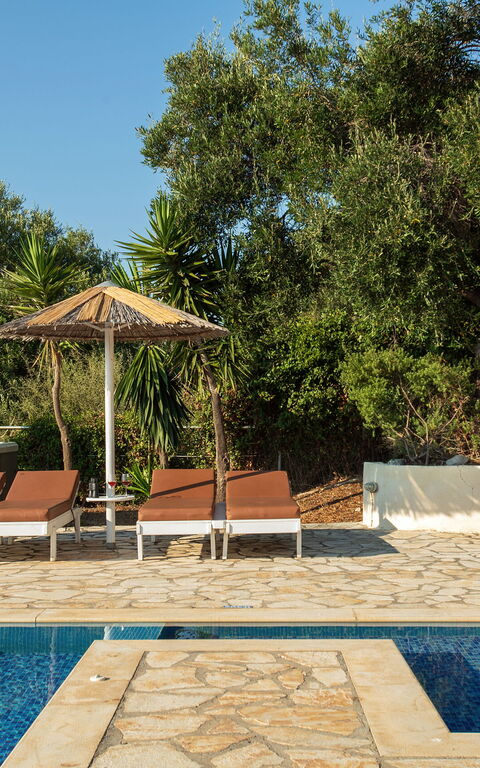 Beachfront Villa Seasun: Outdoor, Pool