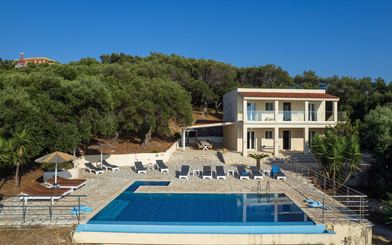 Beachfront Villa Seasun: Pool, Scenic View