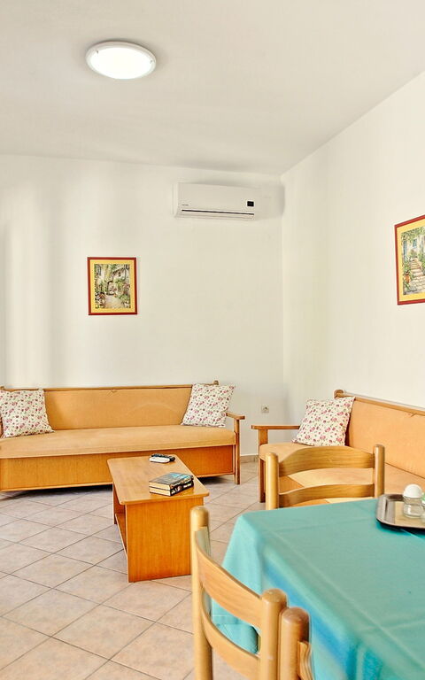 Beach Villa Nancy: Dining Room, Kitchen