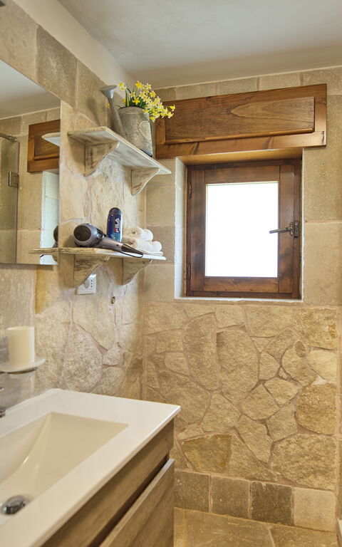 Trullo Santo Stefano: Bathroom