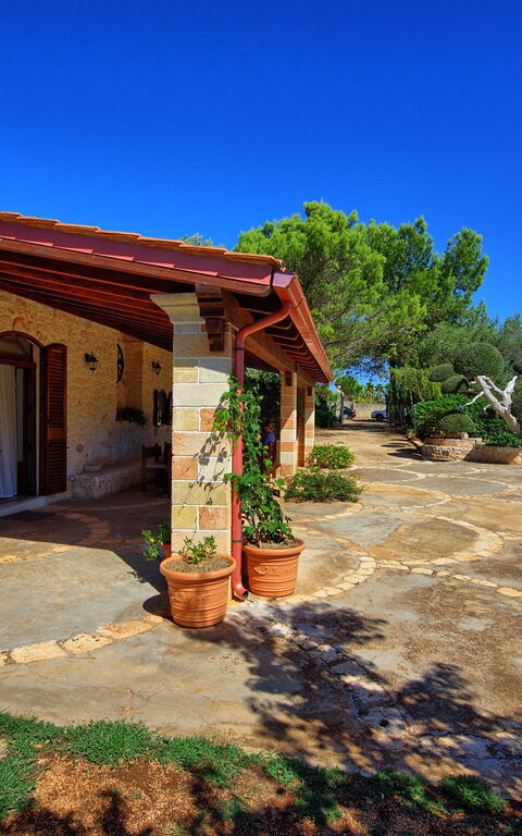 Lamia Santo Arcangelo: Building Exterior