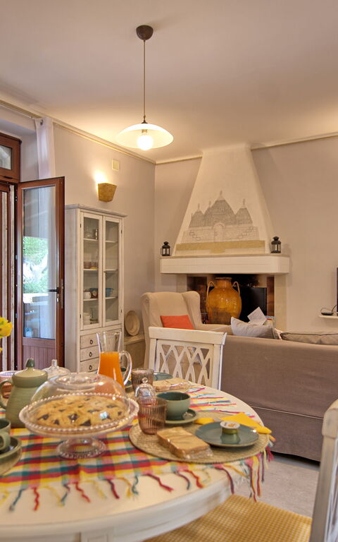 Lamia Santo Arcangelo: Dining Room, Living Room