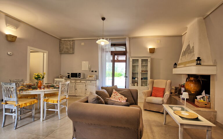 Lamia Santo Arcangelo: Living Room
