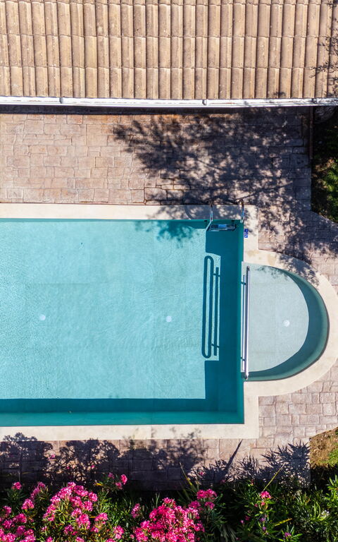 Villa Nipos: Garden, Pool