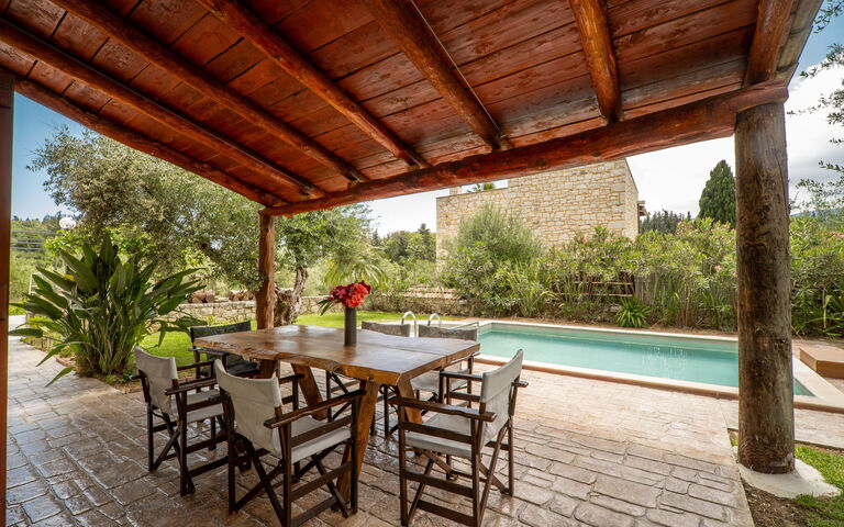 Villa Nipos: Outdoor, Pool